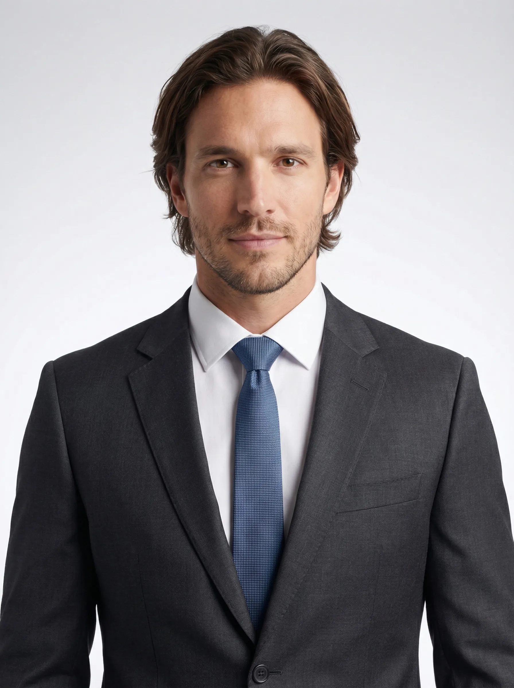 Professional headshot with clean background optimized for LinkedIn